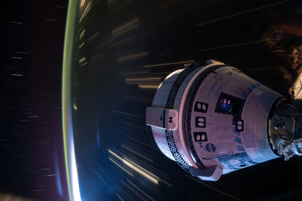 A cápsula Starliner da Boeing é vista acoplando à Estação Espacial Internacional (ISS, na sigla em inglês). — Foto: Nasa