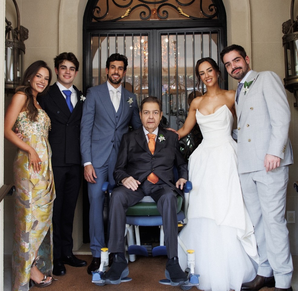 Faustão ao lado da filha Lara e do marido Julinho Casares — Foto: Divulgação/@alebigliazzi