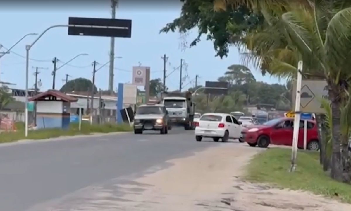 Homem morre após ser atropelado em rodovia no extremo sul da Bahia