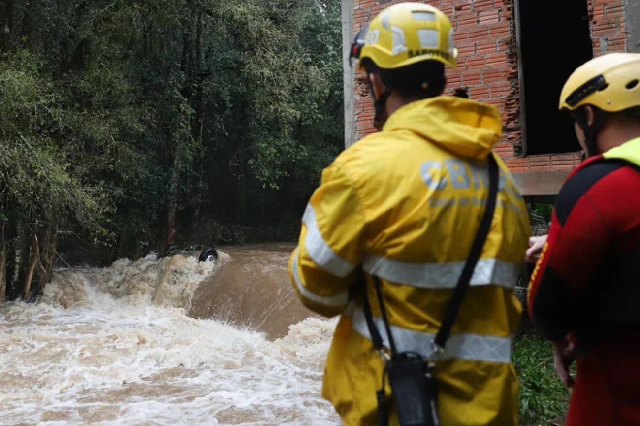 Mulher é encontrada morta após temporal na Serra do RS, confirma Corpo de Bombeiros; outros três seguem desaparecidos