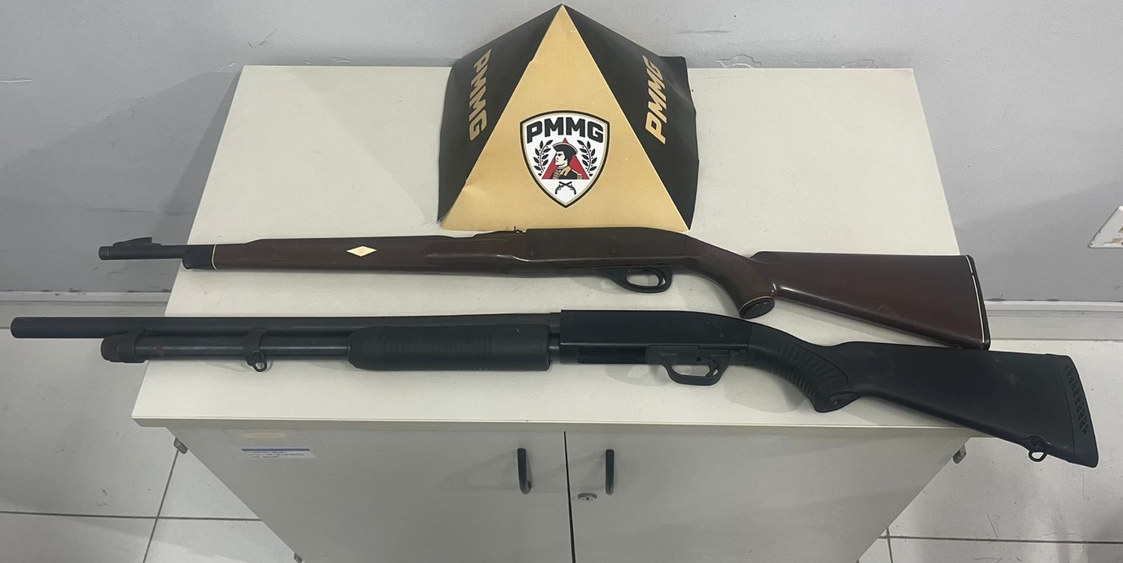 Dois jovens são presos com armas escondidas em carrinho de mão em Governador Valadares