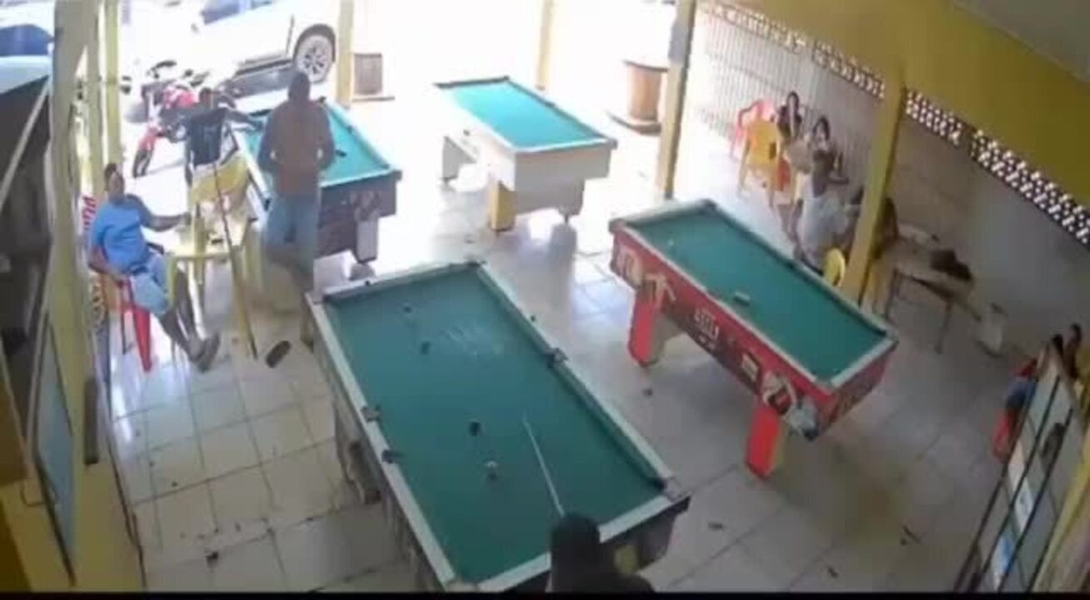 Imagens fortes: Câmeras registram momento em que dupla mata 7 pessoas em  bar de Sinop, após jogo de sinuca(vídeo)