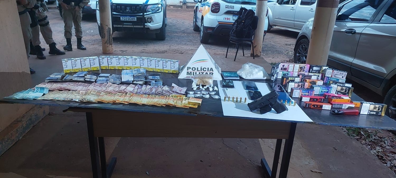 Polícia apreende drogas, arma e dinheiro durante operação no Noroeste de Minas