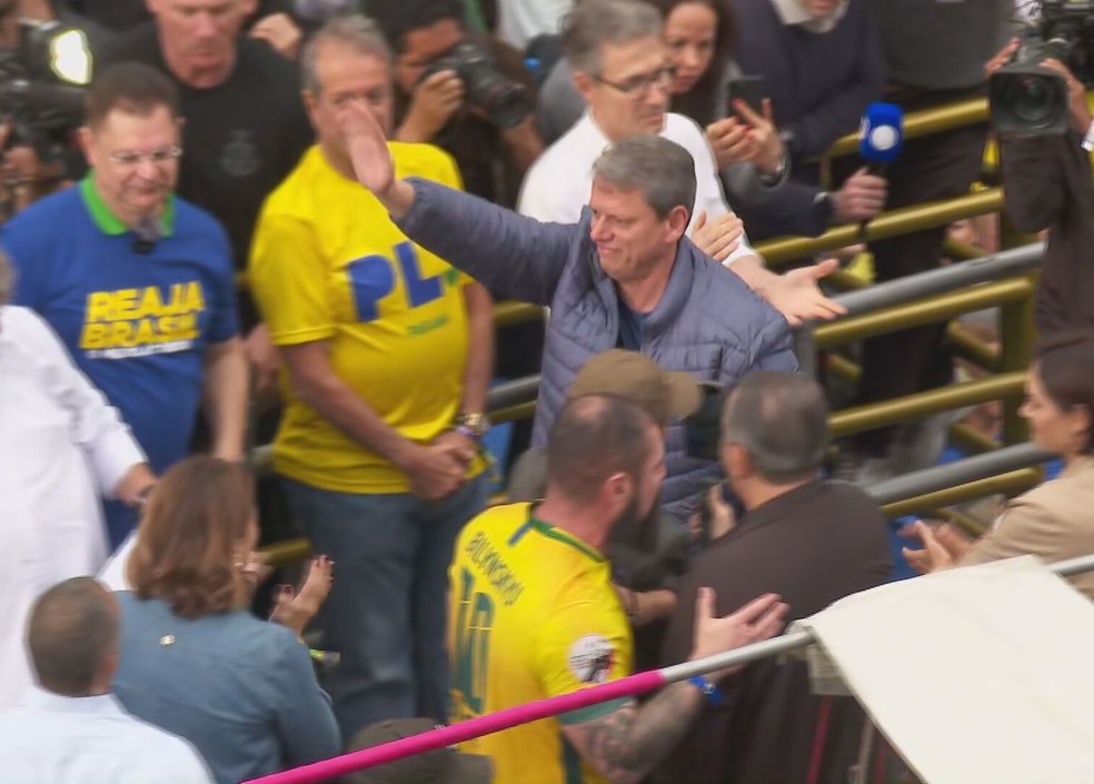 Governador Tarcsio de Freitas na manifestao por anistia neste domingo (7), em SP  Foto: TV Globo