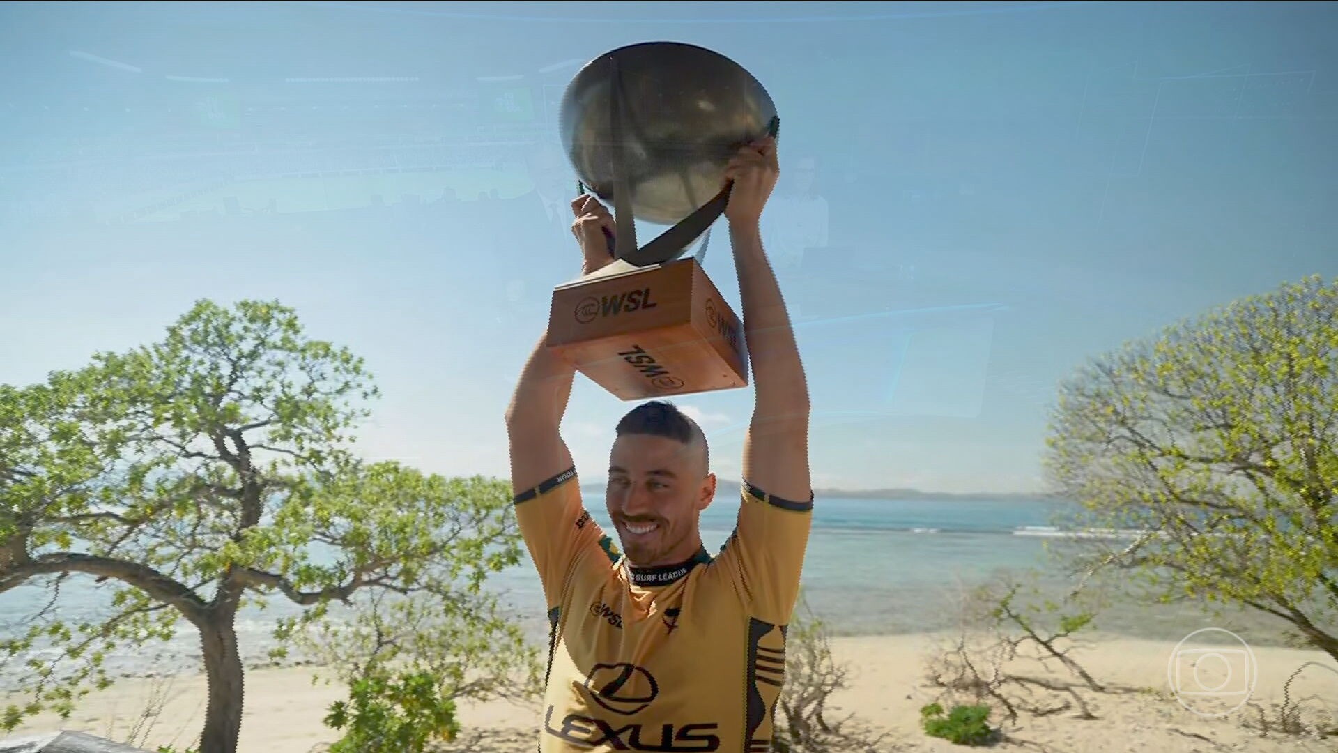 Novo campeão mundial de surfe, Yago Dora cumpre promessa e repete cabelo de Ronaldo na Copa de 2002