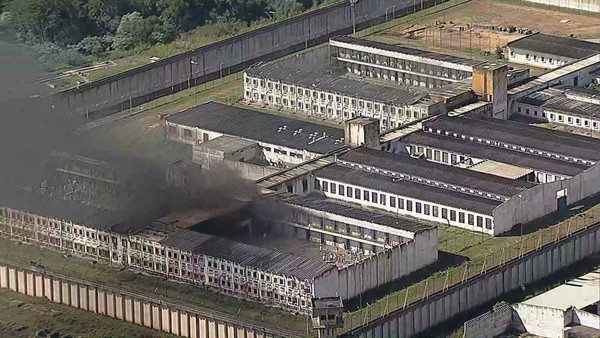 Incêndio em penitenciária de Franco da Rocha. — Foto: Reprodução/ TV Globo