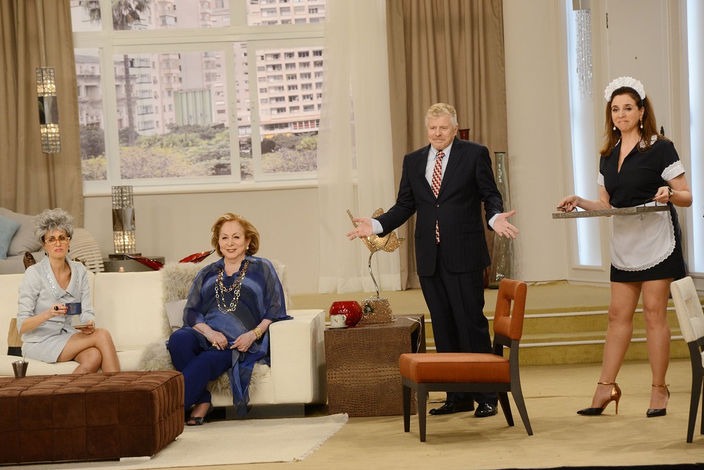 Márcia Cabrita em cena com Aracy Balabanian, Miguel Falabella e Marisa Orth durante gravação do último episódio de 'Sai de Baixo', em 2013 — Foto: Eliana Rodrigues/Divulgação