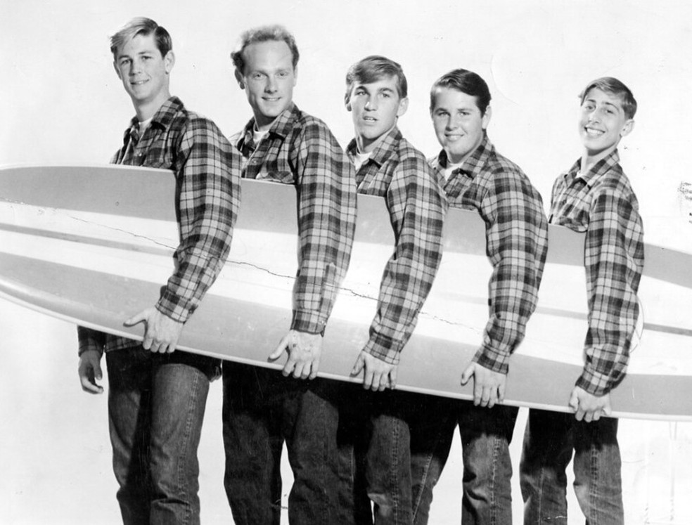 Beach Boys em ensaio de fotos nos anos 60, com Brian Wilson (1º da direita) — Foto: Divulgação/Site de Brian Wilson