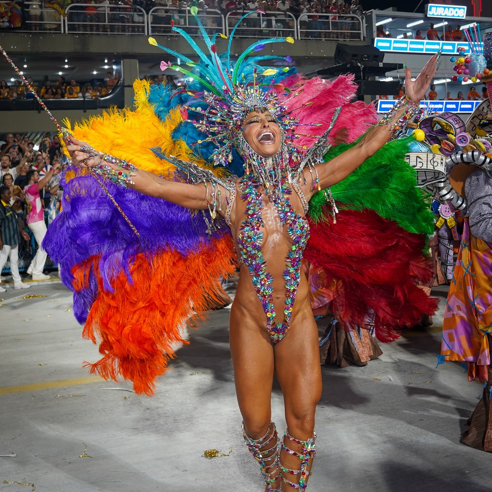 Sabrina Sato em desfile pela Unidos de Vila Isabel. — Foto: Gustavo Wanderley/g1