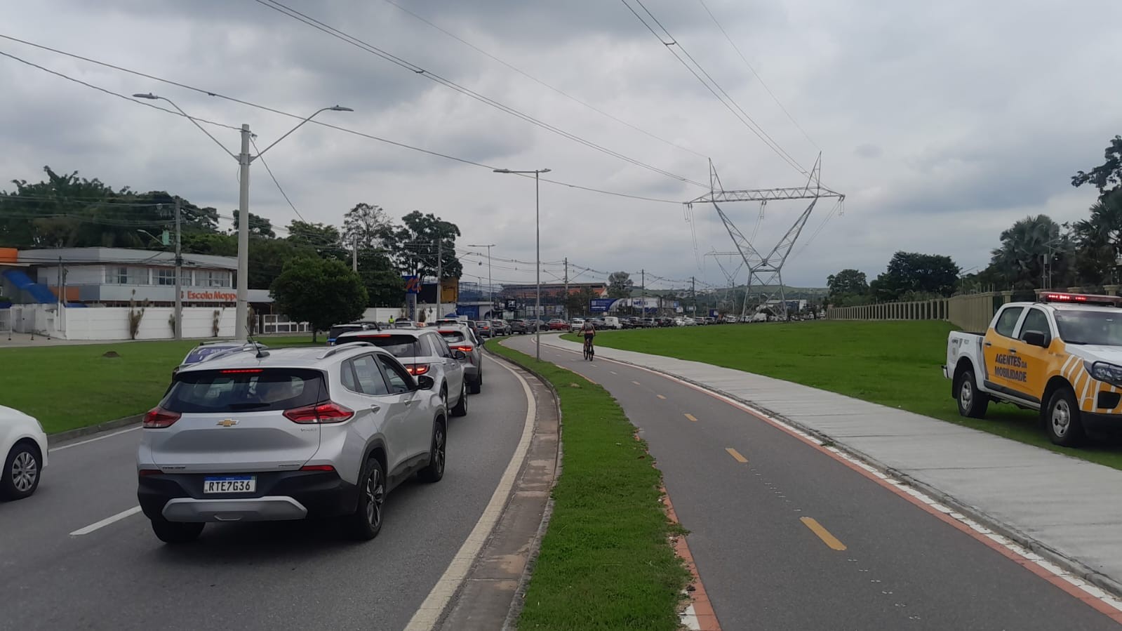 PM interdita avenida após artefato ser encontrado em bairro de luxo de São José dos Campos