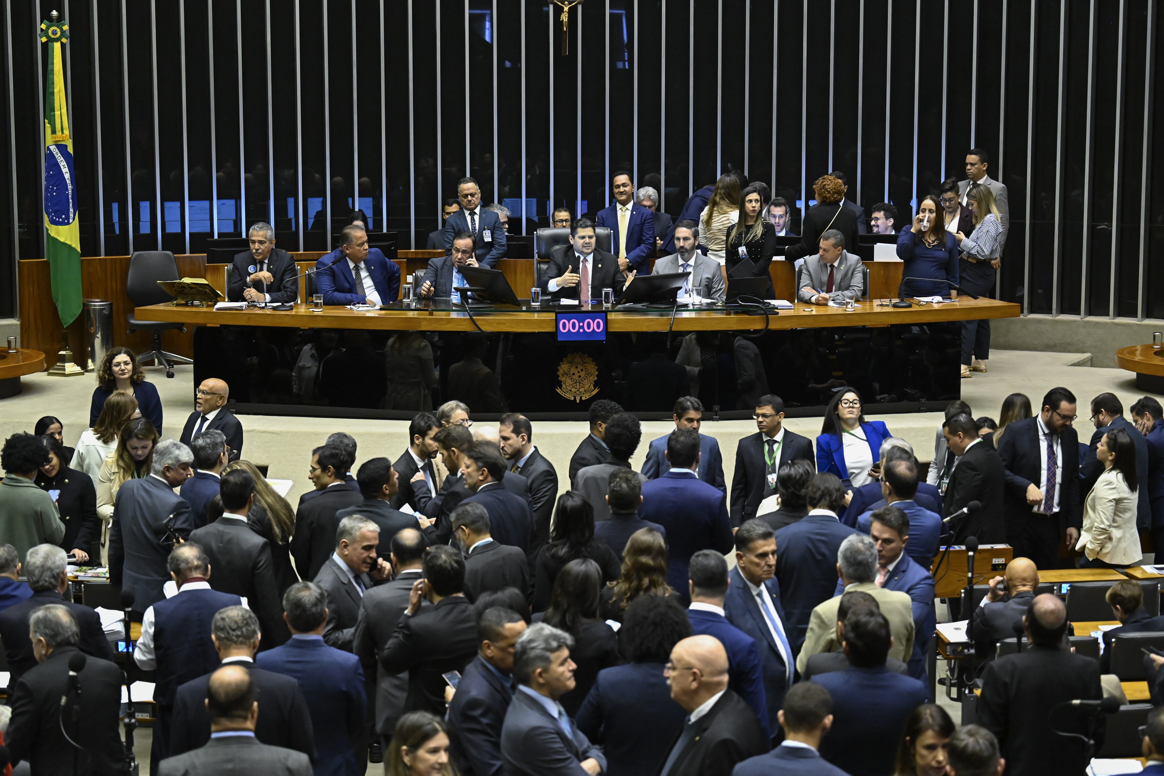 Proposta que aumenta vagas na Câmara deve custar R$ 150 milhões aos cofres públicos
