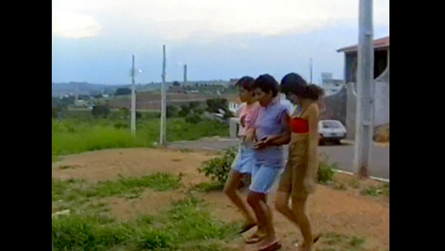 Primeiro depoimento de mulheres que dizem ter visto ET de Varginha é revelado em documentário: 'Olhos eram vermelhos, arregalados'; VEJA