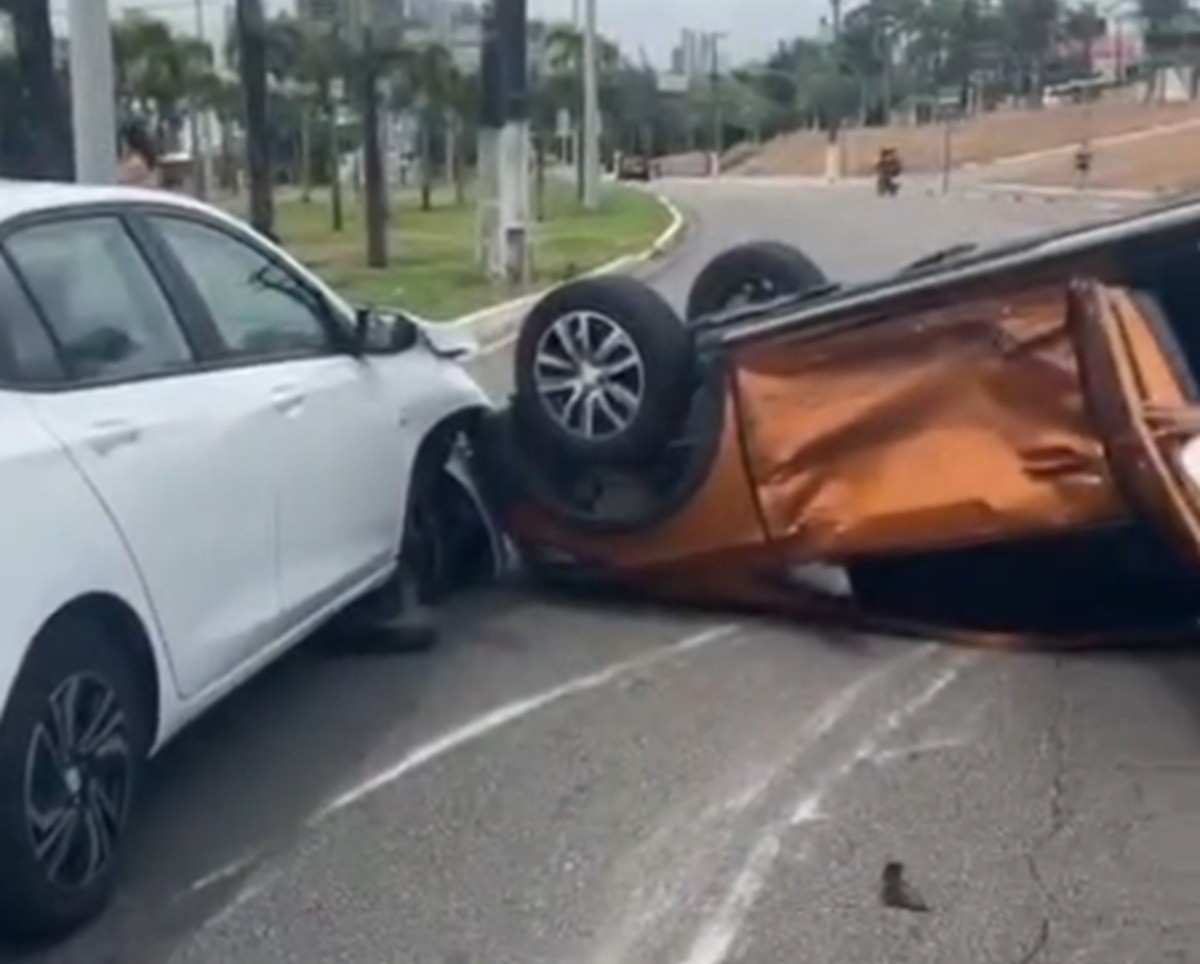 acidente carro capotado Natal