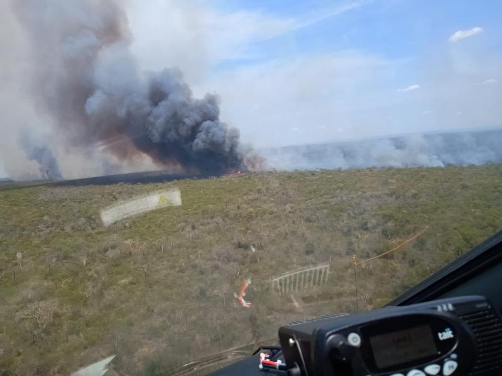 Incêndio florestal na Bahia avança sobre território do Piauí e atinge o Parque Serra das Confusões — Foto: Polícia Militar