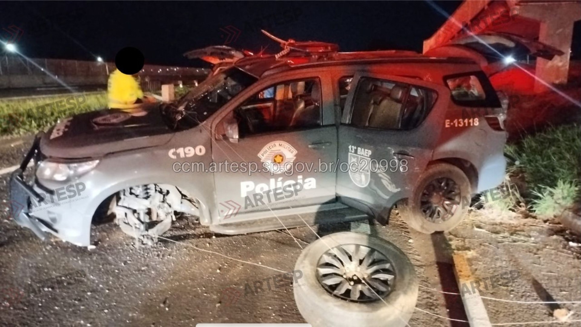Viatura da PM capota na SP-294 em Marília; ocupantes saem ilesos | G1