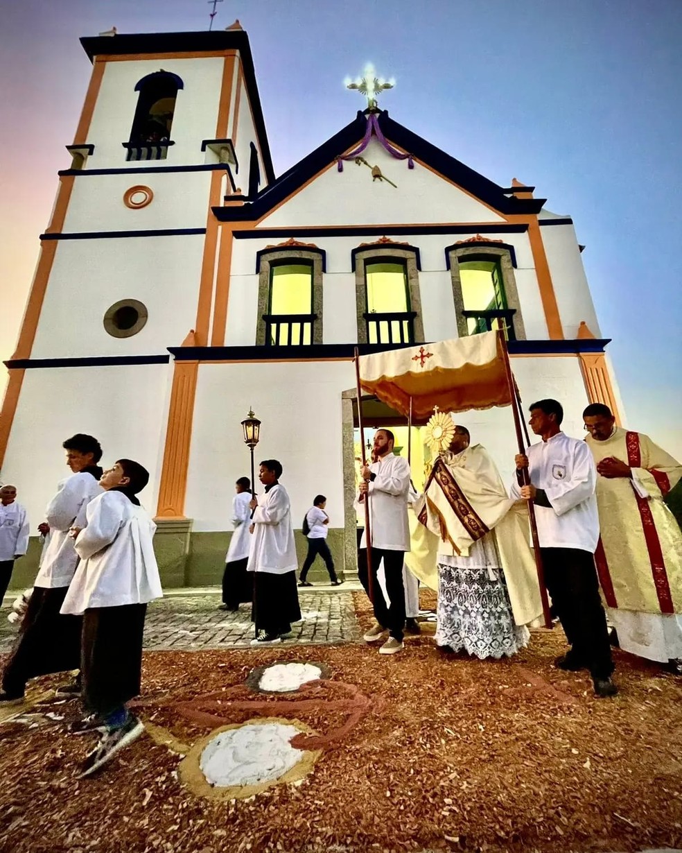 Tapete de sal da Paróquia São Nicolau de Suruí, em Magé — Foto: Secretaria de Comunicação Magé/Reprodução