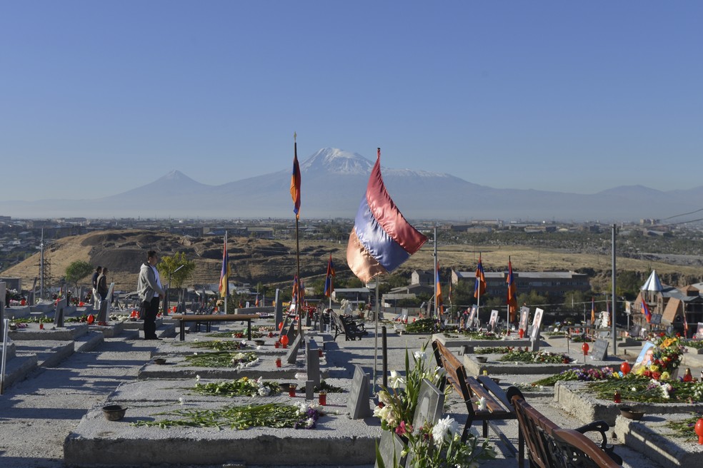Choques entre Azerbaijão e Armênia matam 100 soldados