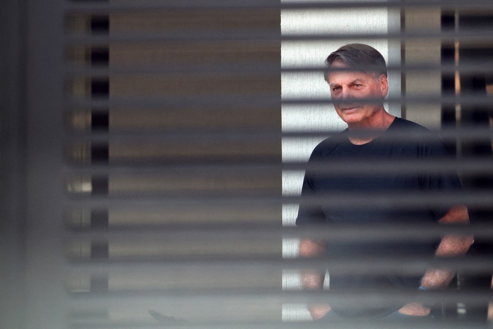 Ex-presidente Jair Bolsonaro em priso domiciliar em Braslia  Foto: Reuters/Adriano Machado