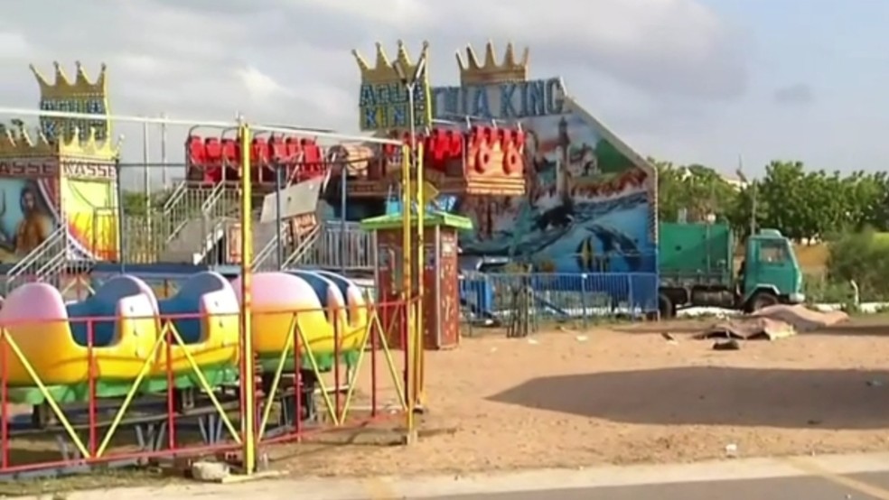 Após acidente que deixou casal ferido, parque de diversões desmontou brinquedo, que foi enviado para manutenção. — Foto: Reprodução