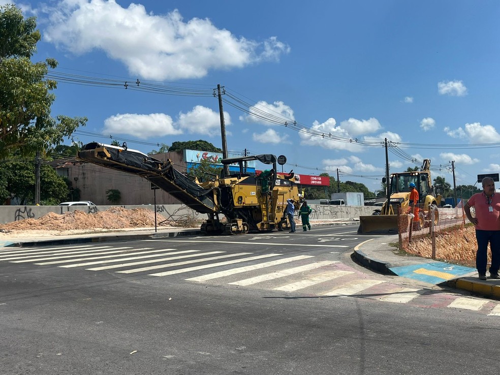 Trecho da Avenida das Torres interditado - — Foto: Nainy Castelo Branco/Rede Amazônica