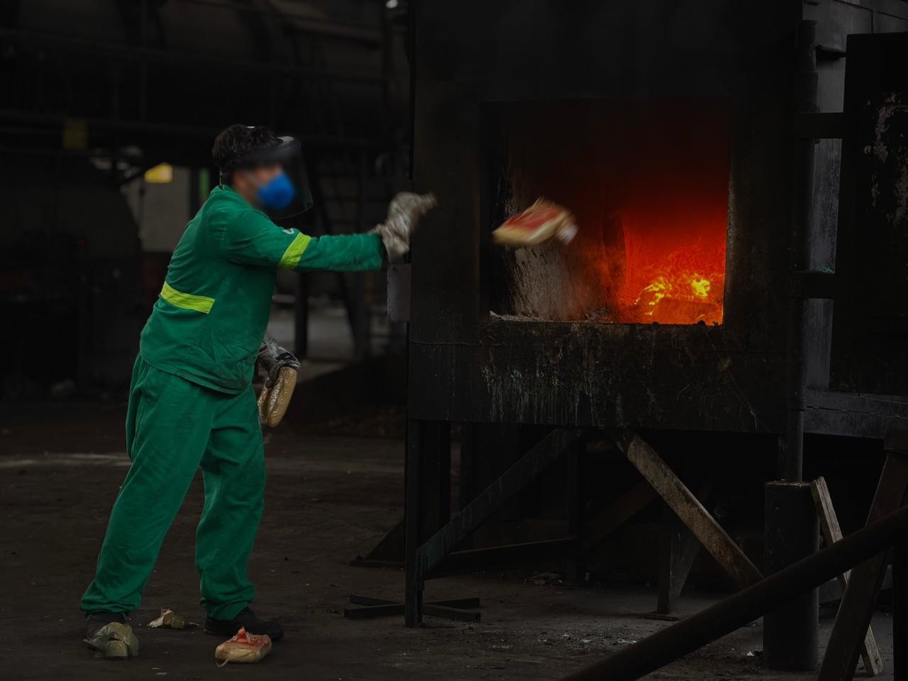 Quatro toneladas de drogas apreendidas são incineradas em Manaus