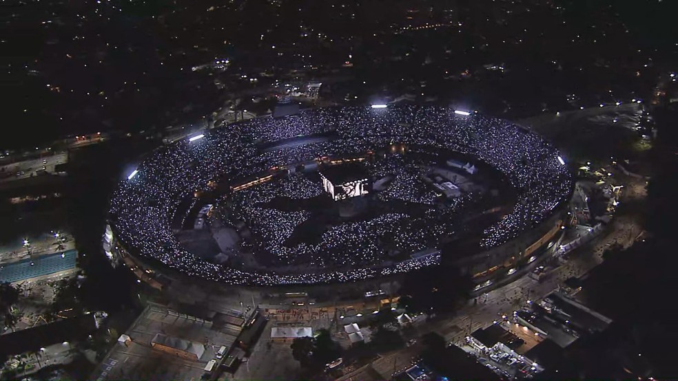 imagens aéreas mostram estádio Morumbis tomado por fãs no 2º dia de show do BTS em SP — Foto: TV Globo