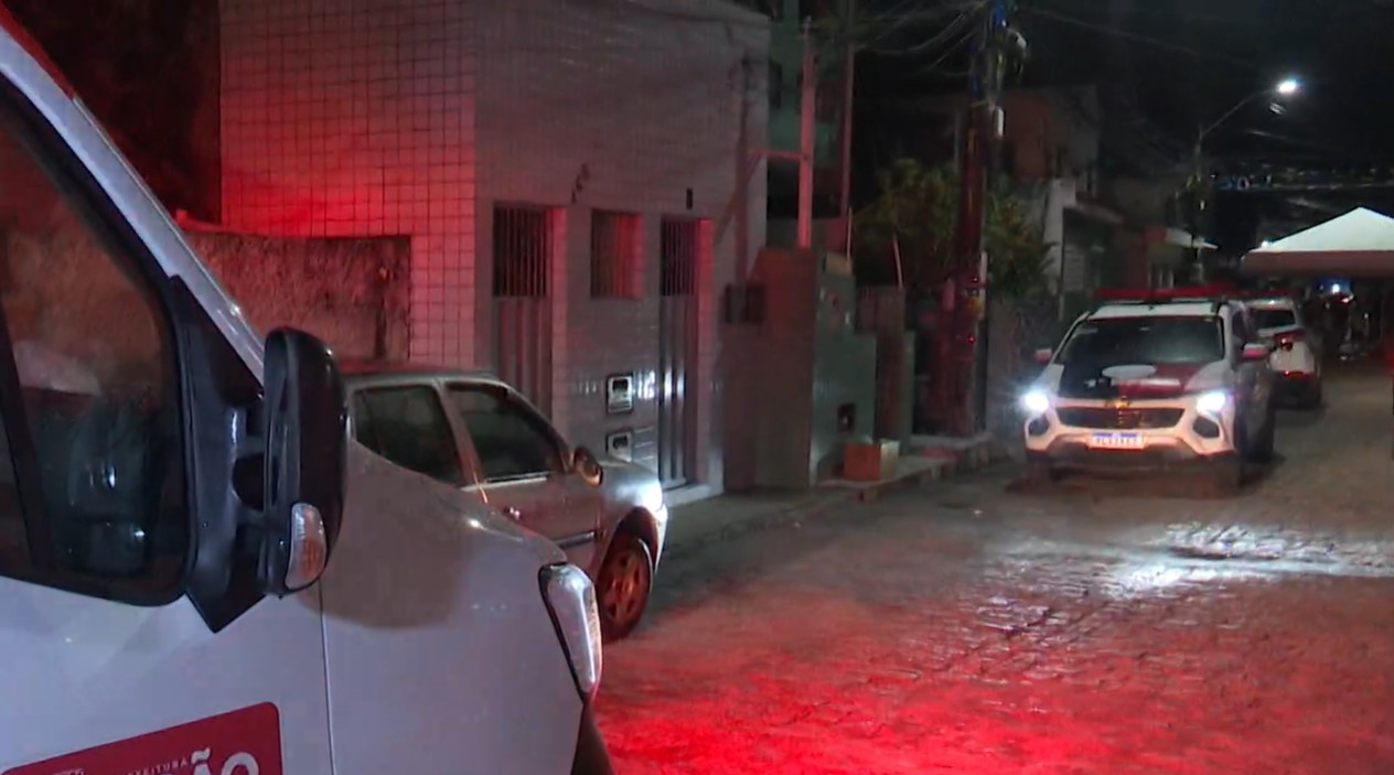 Jovem é morto a tiros enquanto caminhava em rua, em João Pessoa