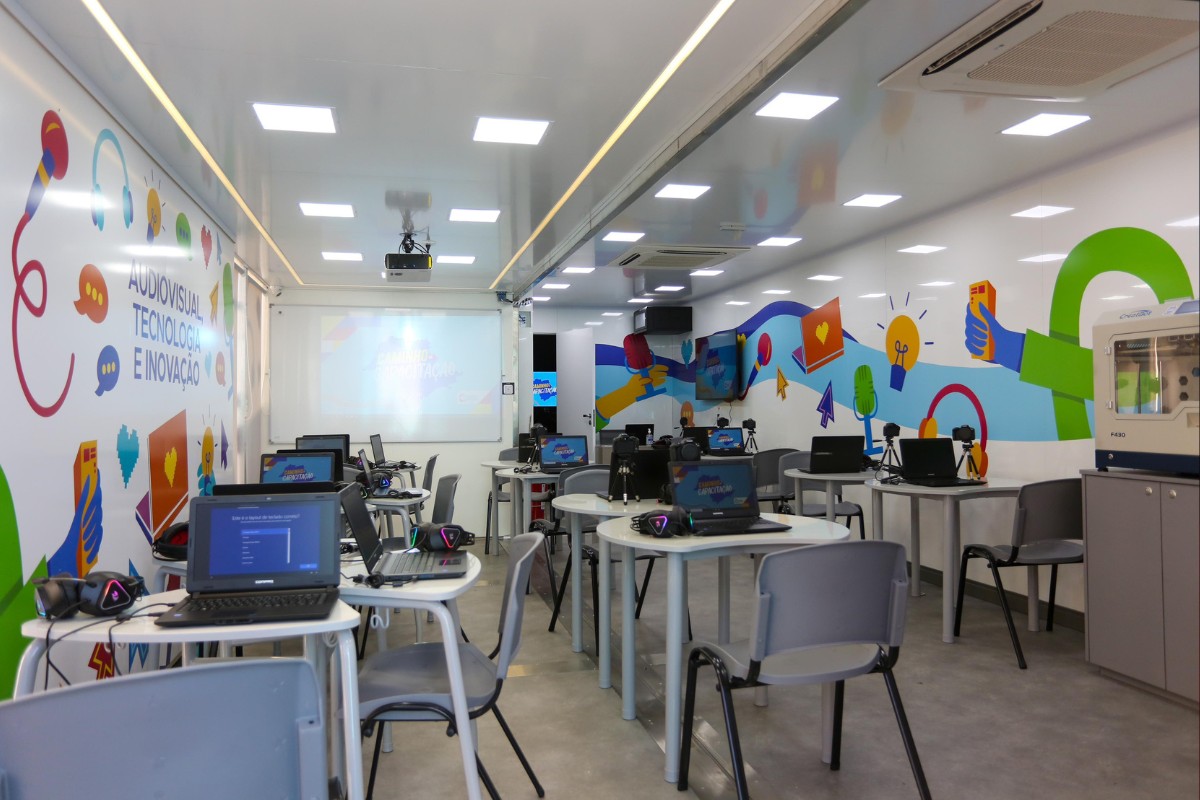 Oeste Paulista recebe cursos gratuitos de qualificação profissional em carretas móveis adaptadas; veja como se inscrever