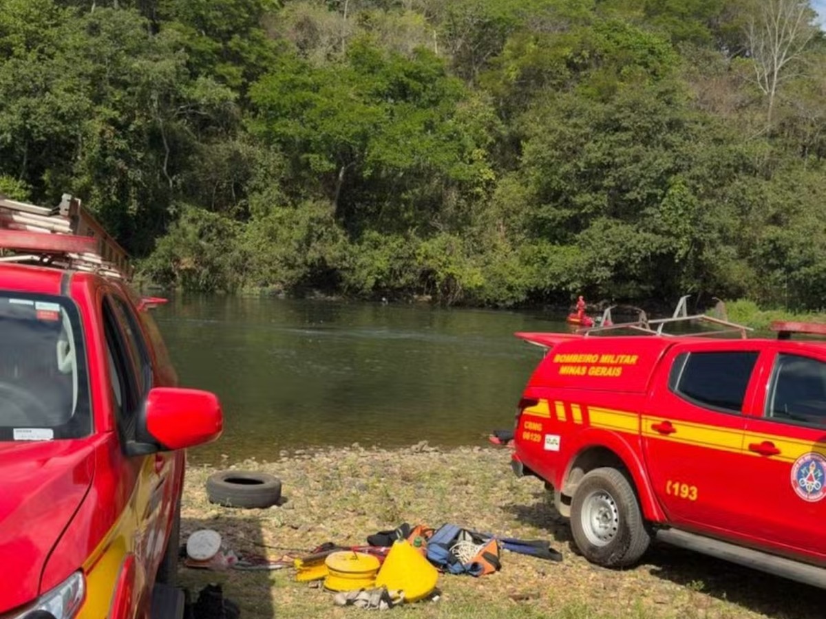 Banhista morre afogado ao tentar recuperar chinelo que caiu em rio em MG