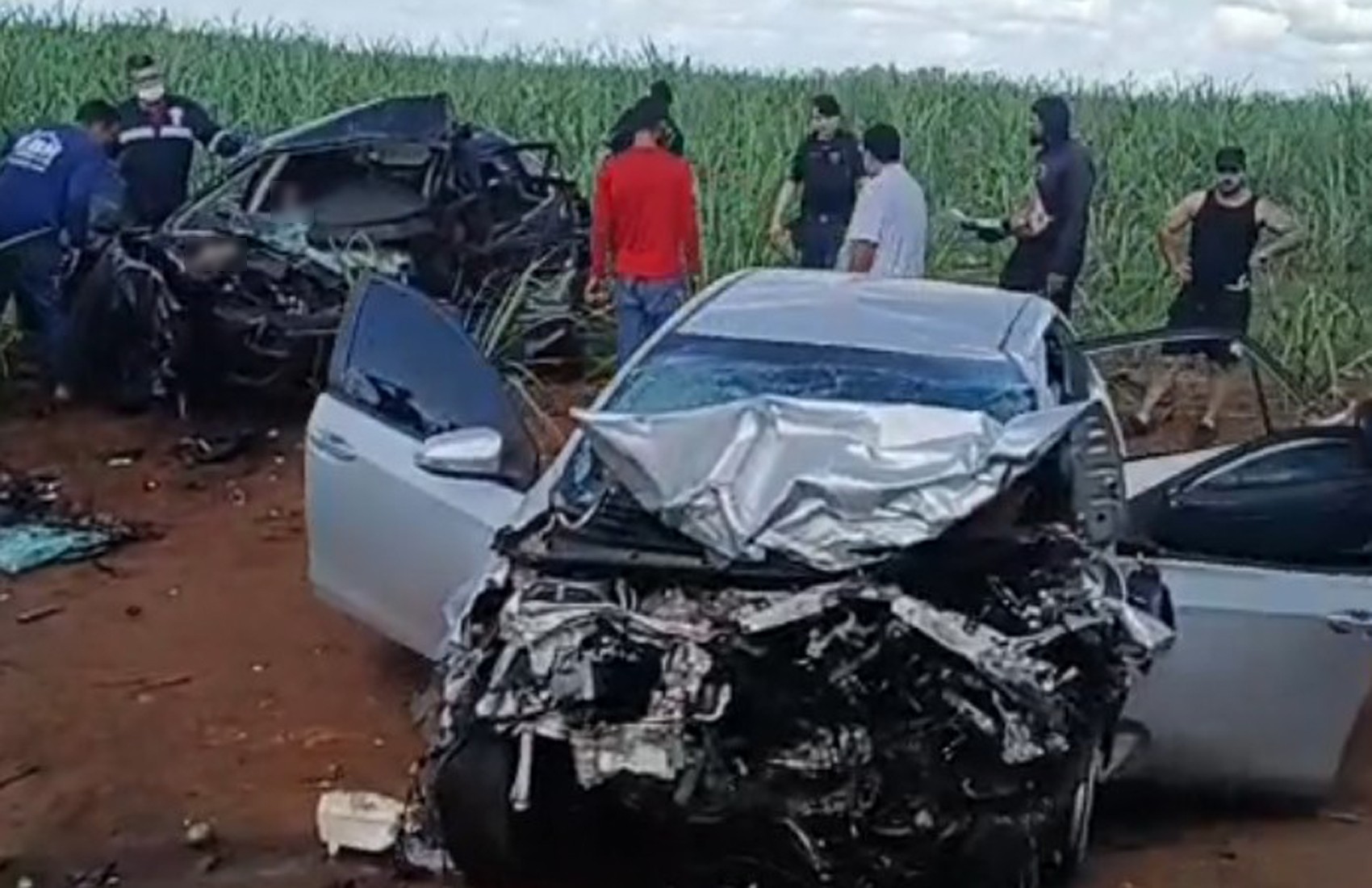 Colisão entre carros causa mortes em rodovia entre Pontal e o distrito de Cândia