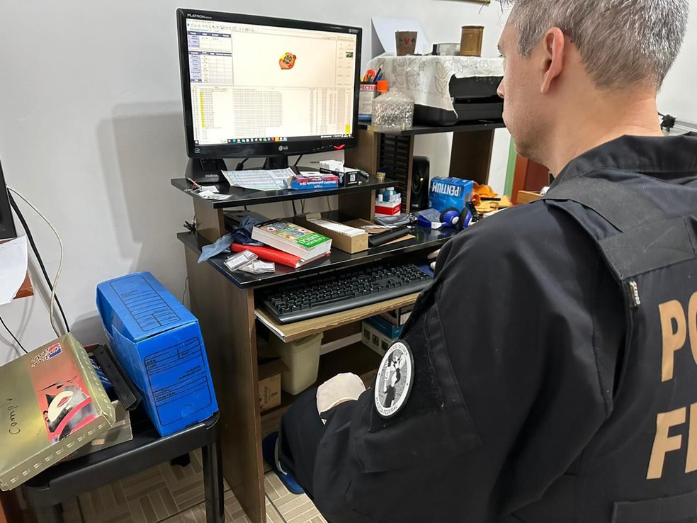 Homem é preso por armazenar mais de 17 mil arquivos de abuso sexual em Valença — Foto: Divulgação/PF