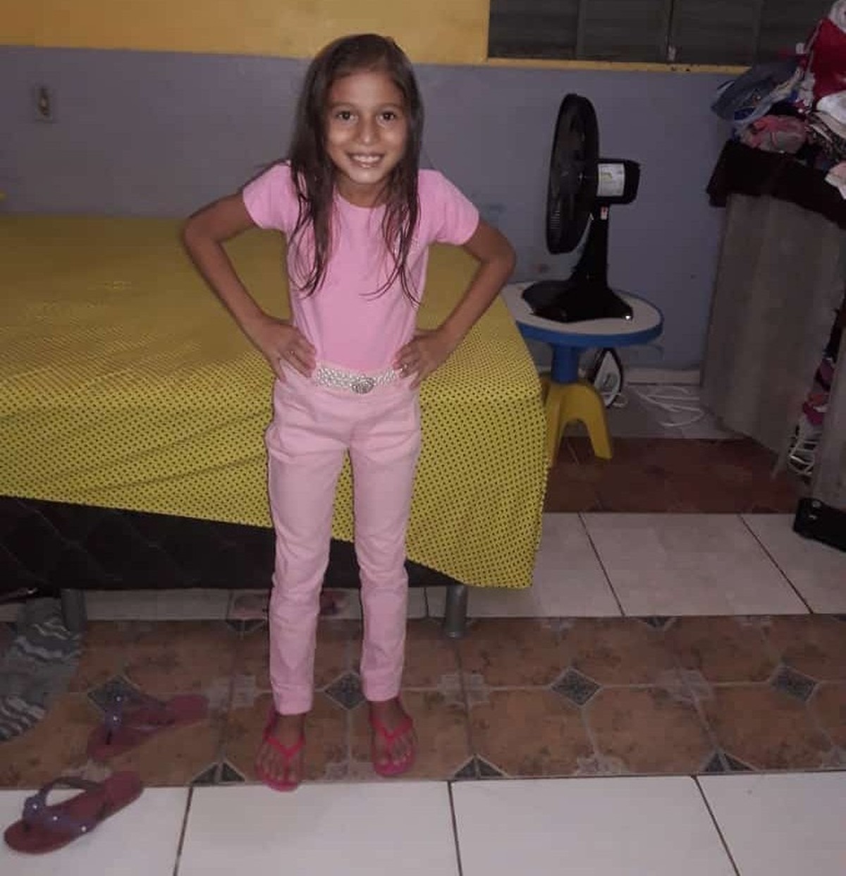 Menina de 10 anos baleada dentro de casa em Viamão recebe alta e