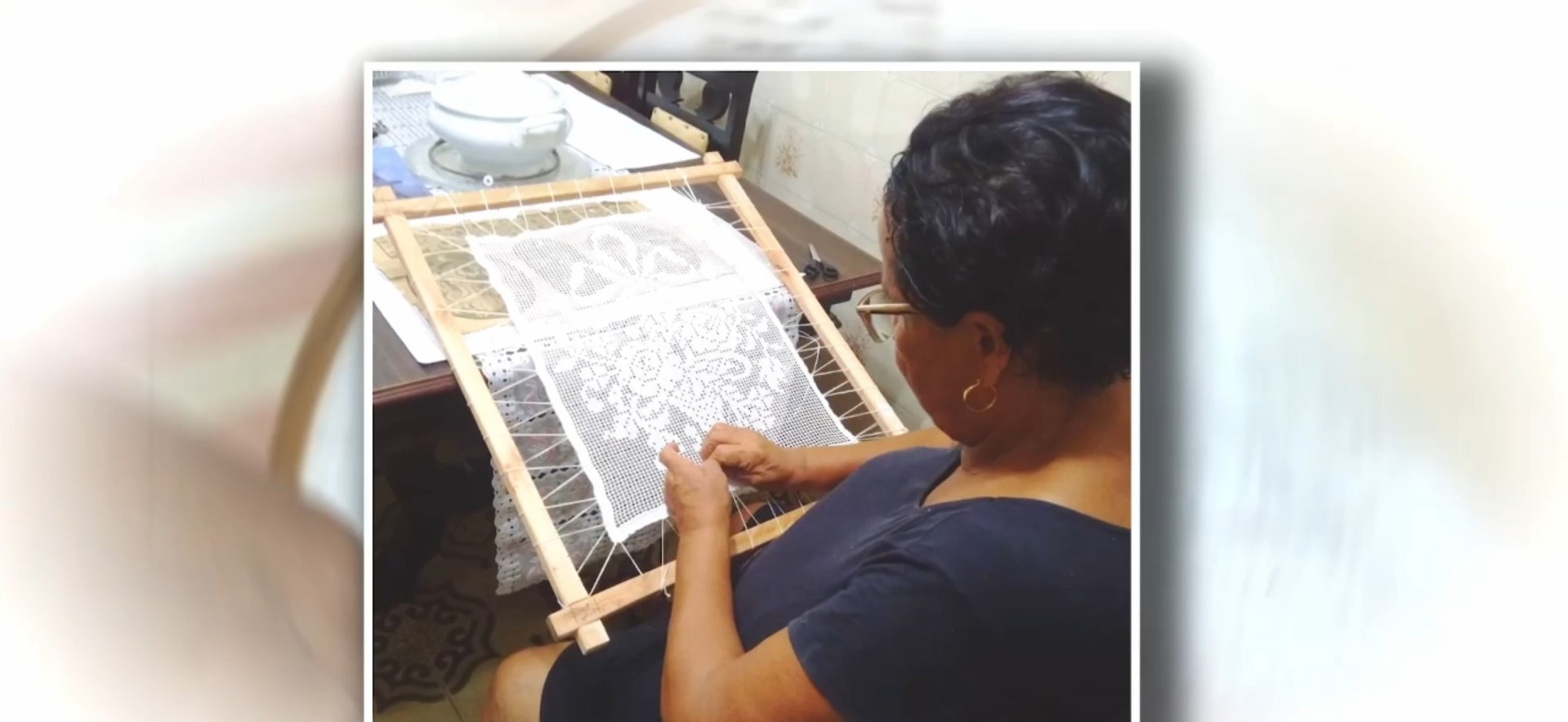 Aos 78 anos, artesã mantém viva tradição da renda labirinto em AL
