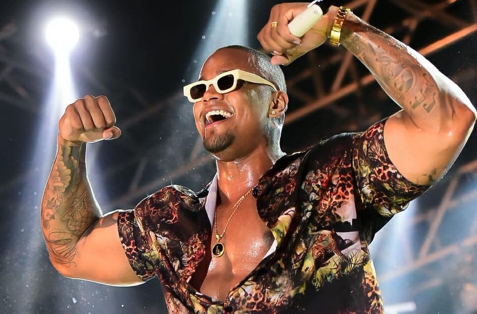 Léo Santana prepara show no dia do seu aniversário e celebra os primeiros meses como papai: 'É difícil conciliar a rotina' | G1