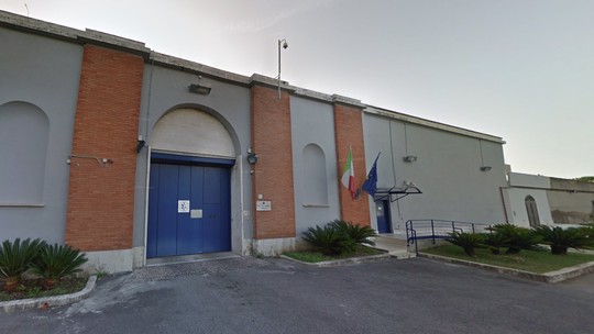 Prisão onde Zambelli está é o maior presídio feminino da Itália e sofre com superlotação - A Germana Stefanini, que faz parte do Complexo Penitenciário de Rebibbia, nos arredores de Roma, tem capacidade para abrigar 272 mulheres, mas 371 estavam presas no local até esta quinta-feira (31), segundo o Ministério da Justiça italiano.
