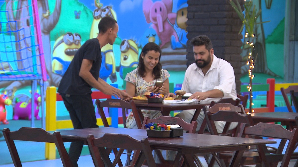 Após oito anos como morador de rua, jovem consegue emprego em restaurante  de Campina Grande | Paraíba | G1