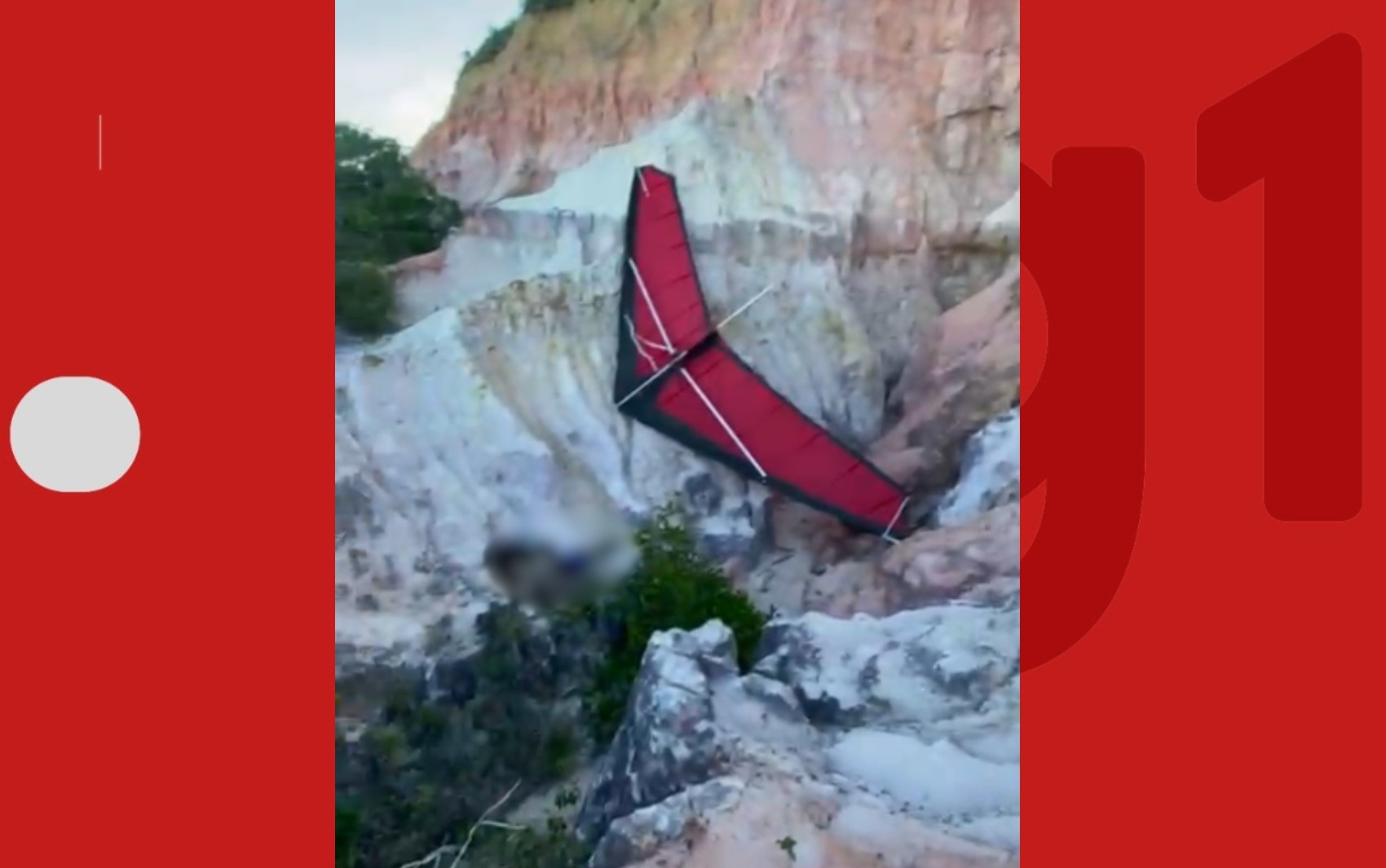 Turista sofre fraturas após cair em área de falésias durante voo de asa delta em destino turístico da Bahia