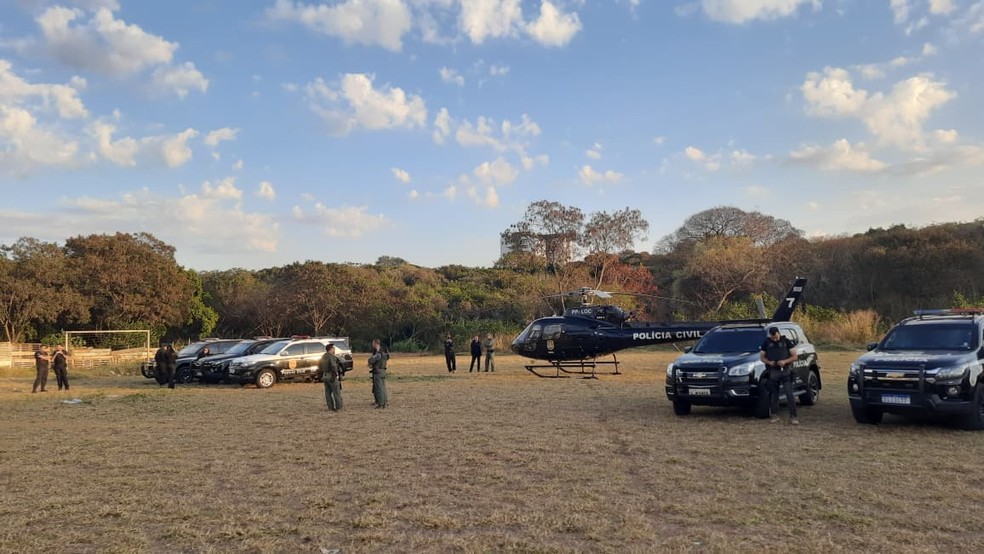 Polícia Civil prende pessoas em ação contra tráfico e receptação de veículos em Bauru — Foto: Anderson Camargo/TV TEM