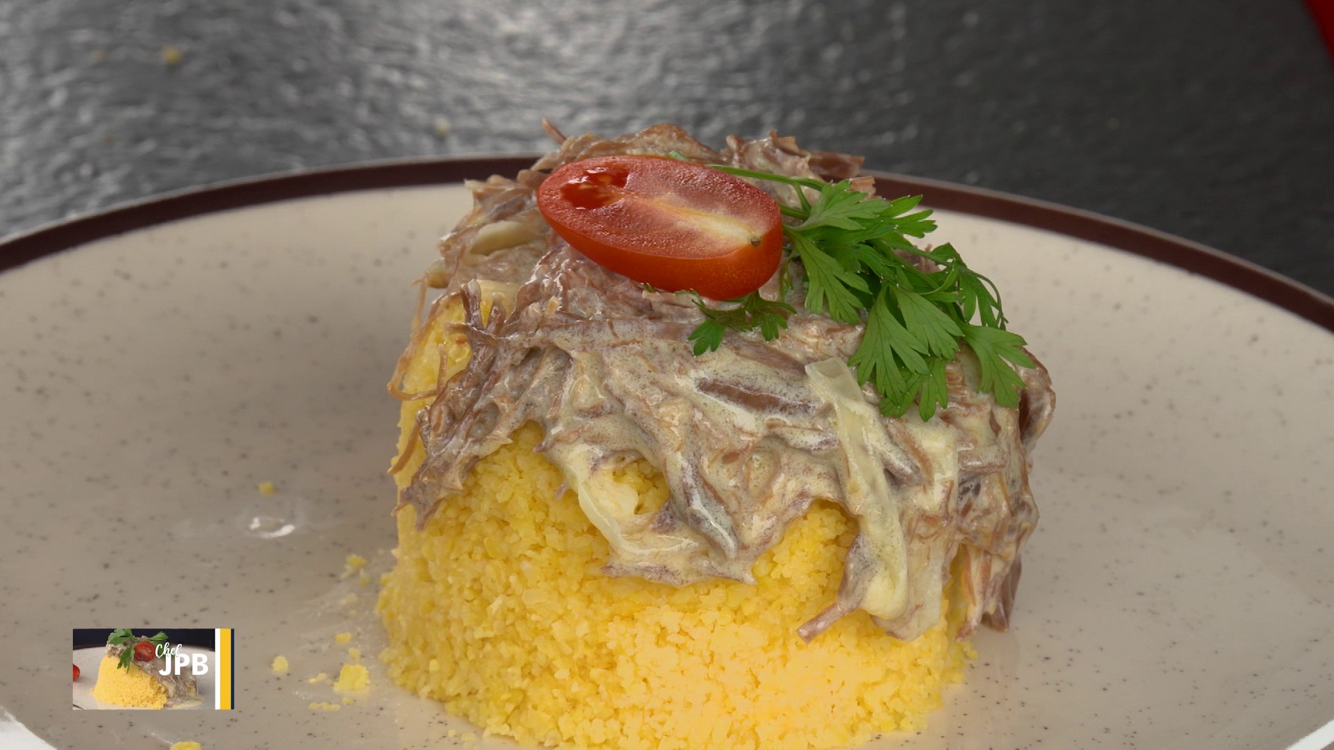 Aprenda a fazer cuscuz com carne de sol na nata no Chef JPB