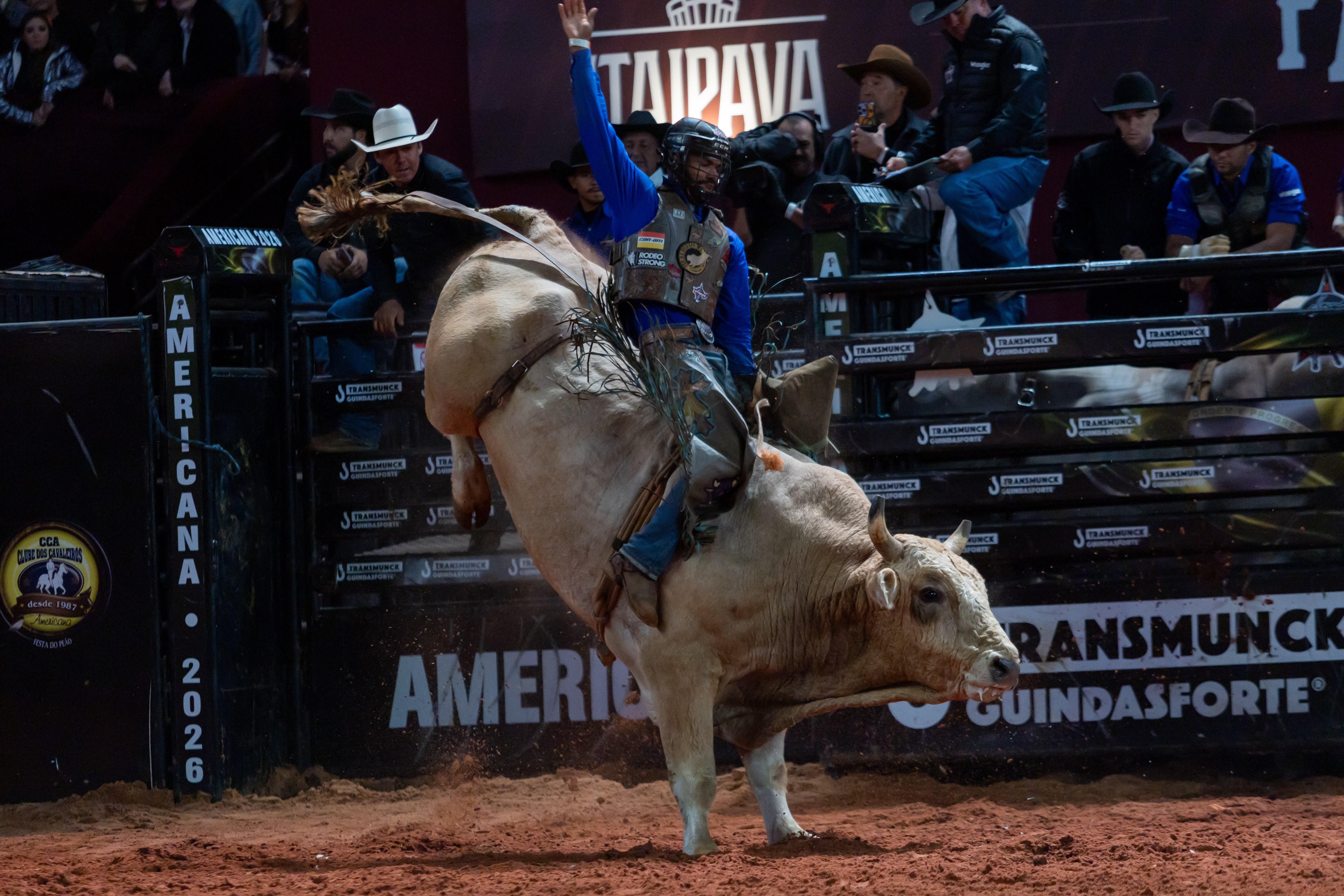 Final da etapa de Americana da PBR reuniu dez competidores na noite deste domingo (7) — Foto: Thomaz Marostegan