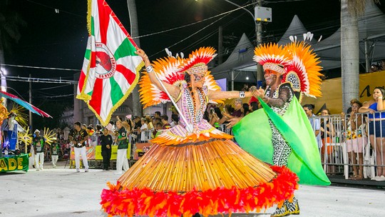 Escolas de samba encantam no 1º dia de desfile em Corumbá - Foto: (Reprodução)
