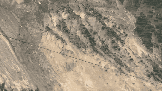 VÍDEO: grande deslizamento de terra atinge vilarejo no Nepal