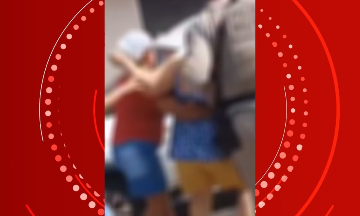 Mulher é atingida por bala perdida durante troca de tiros entre policiais militares e suspeitos em Salvador 