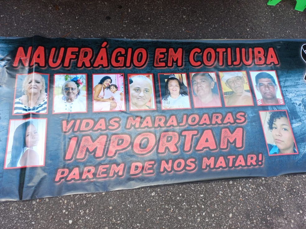 Cartaz no protesto que pede Justiça pelas vítimas do naufrágio que ocorreu em setembro de 2022, em Cotijuba. — Foto: Reprodução / TJPA
