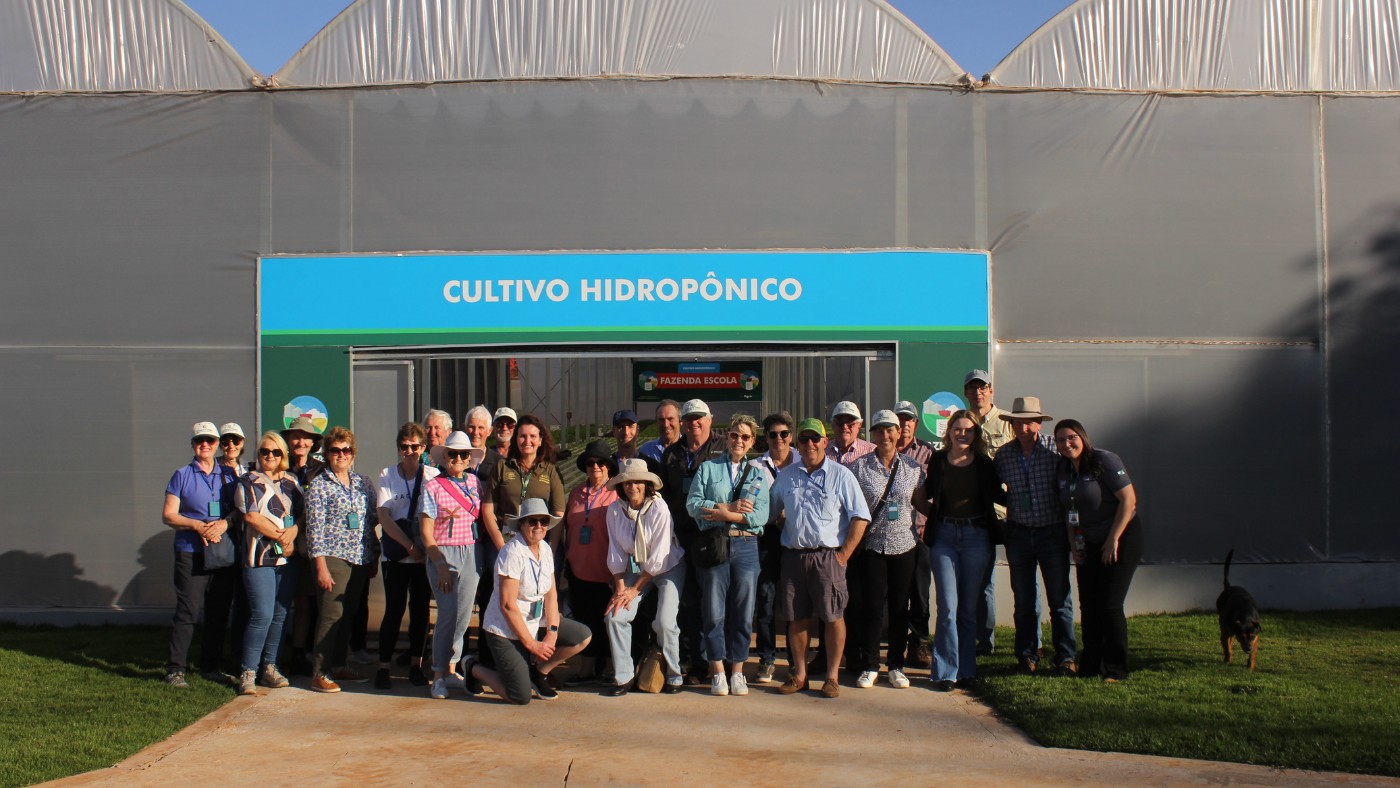 Agricultores australianos visitam Fazenda Escola do Centro FAG