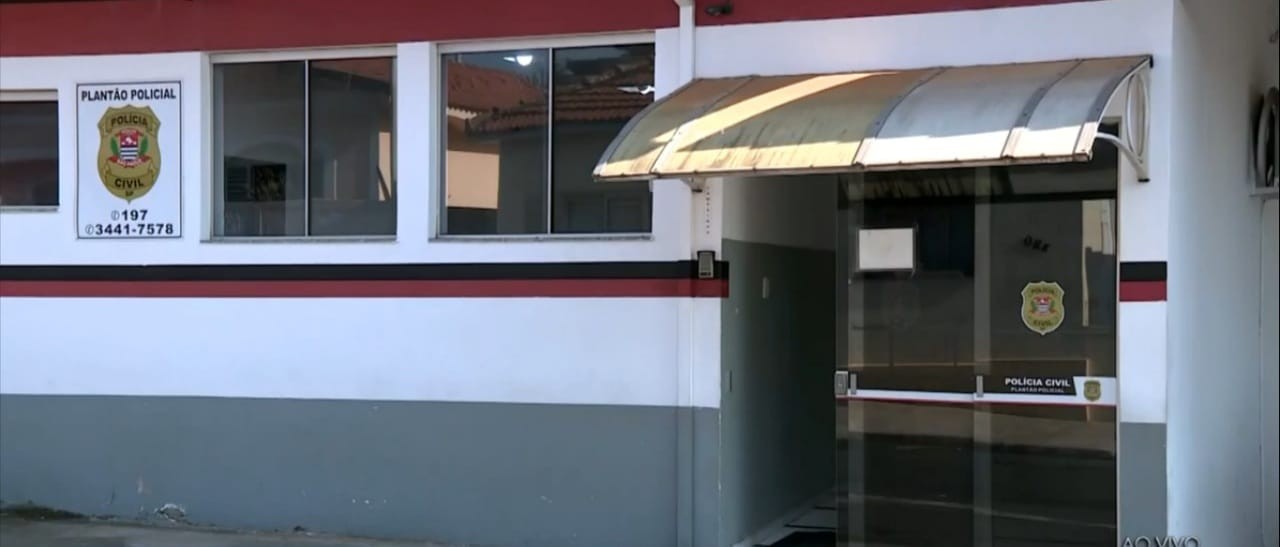 Homem é preso após ameaçar criança com faca no pescoço durante tentativa de roubo em lanchonete de Limeira