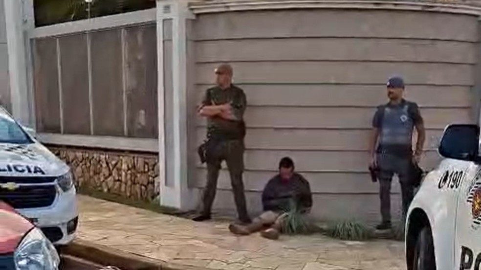 Perseguição policial percorre mais de 40 km em rodovia de Votuporanga (SP) e termina com prisão após furto de carro — Foto: Reprodução/Votunews