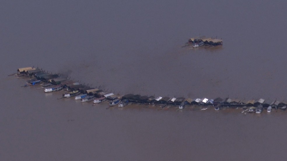 Mais de 500 dragas são flagradas em garimpo no rio Madeira em RO — Foto: Edson Gabriel/Rede Amazônica