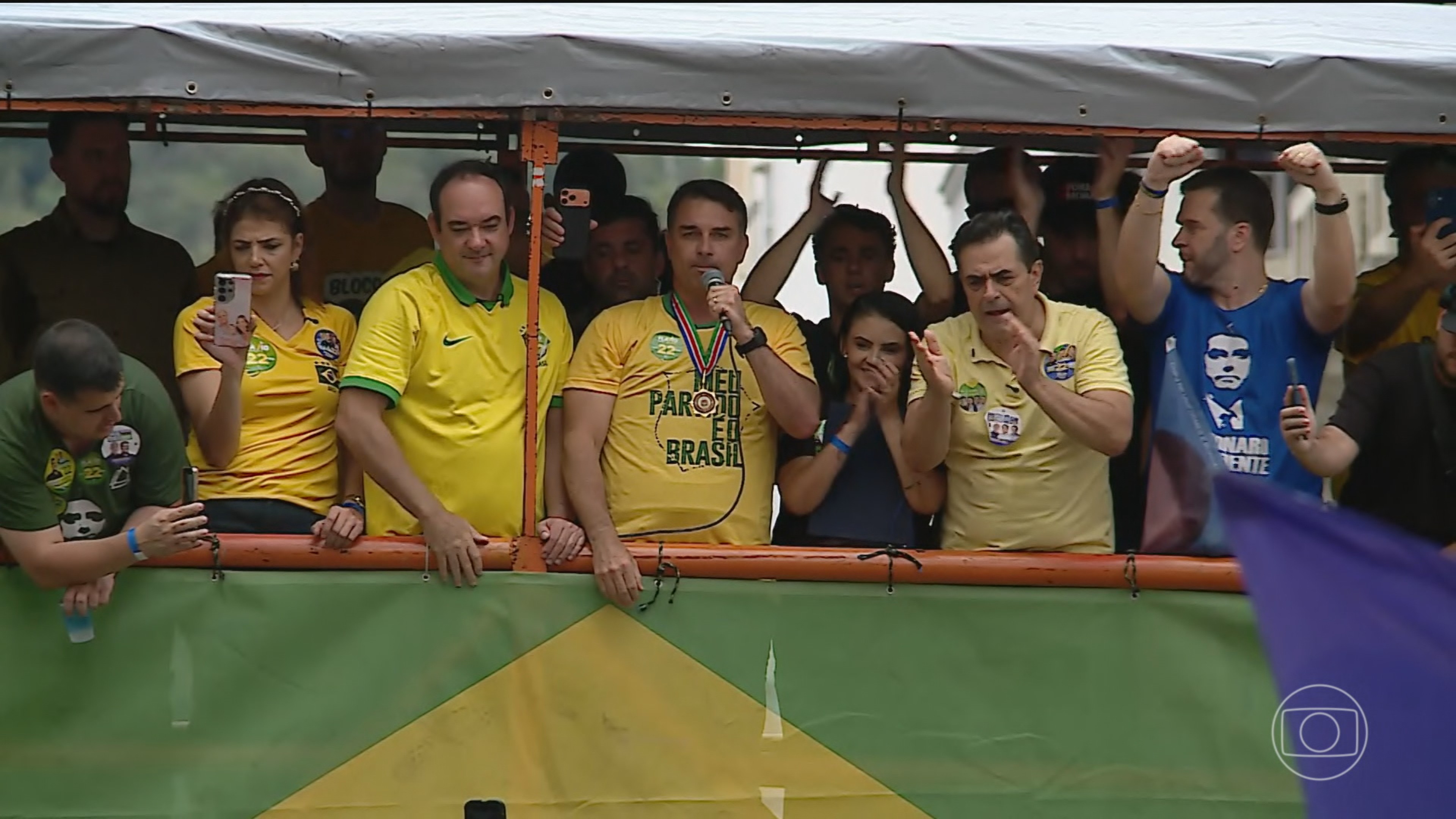 Flávio Bolsonaro, candidato do PL à Presidência, faz campanha em Juiz de Fora, Minas Gerais