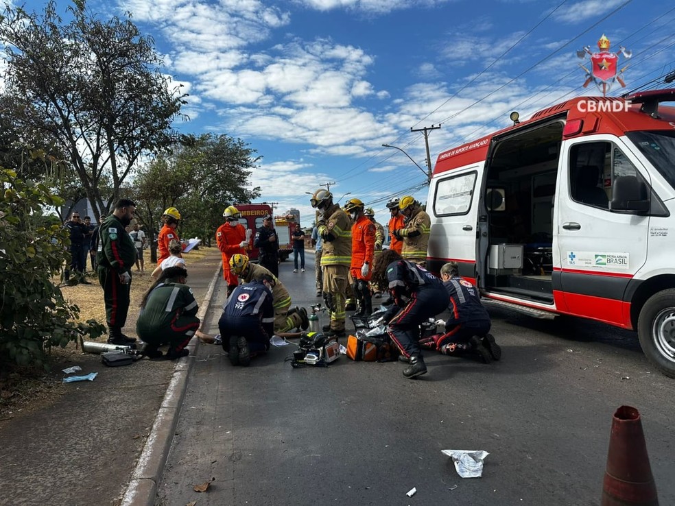 Socorro de vítima de atropelamento em Ceilândia. — Foto: CBMDF/Divulgação